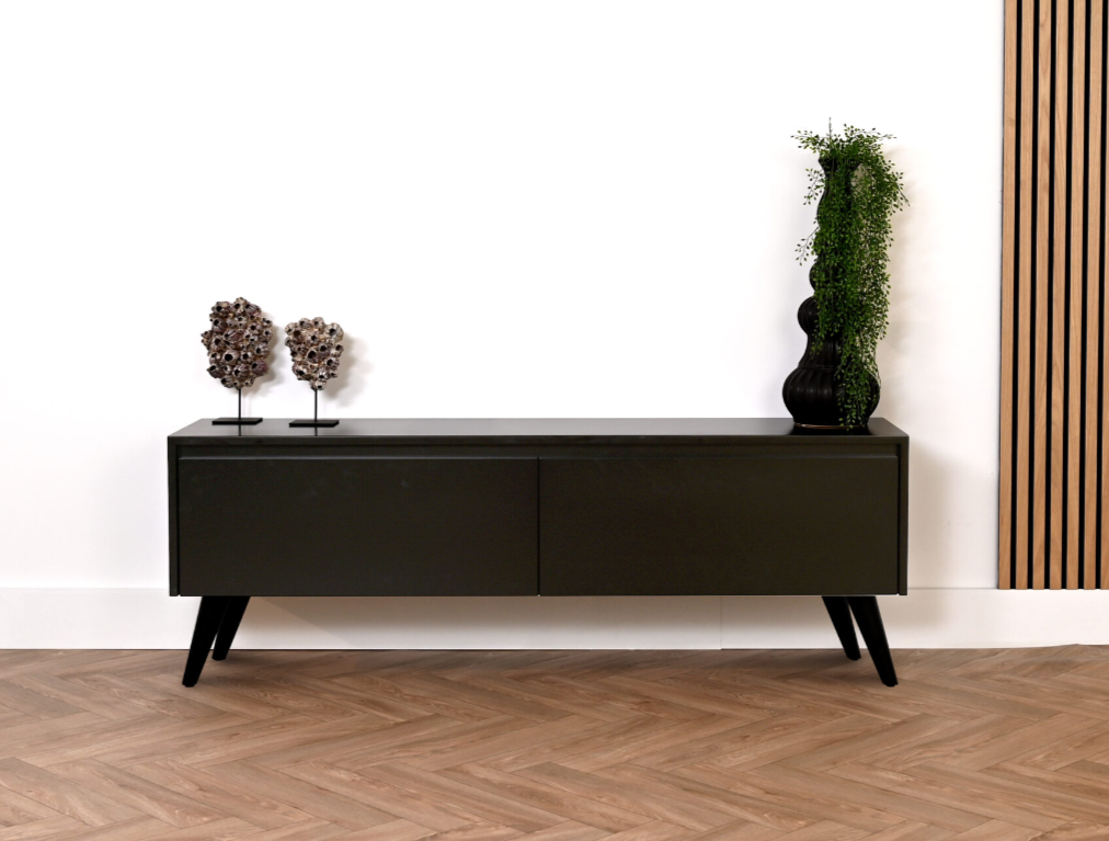 Tv meubel met 2 kleppen en greeplijst op zwarte retro pootjes