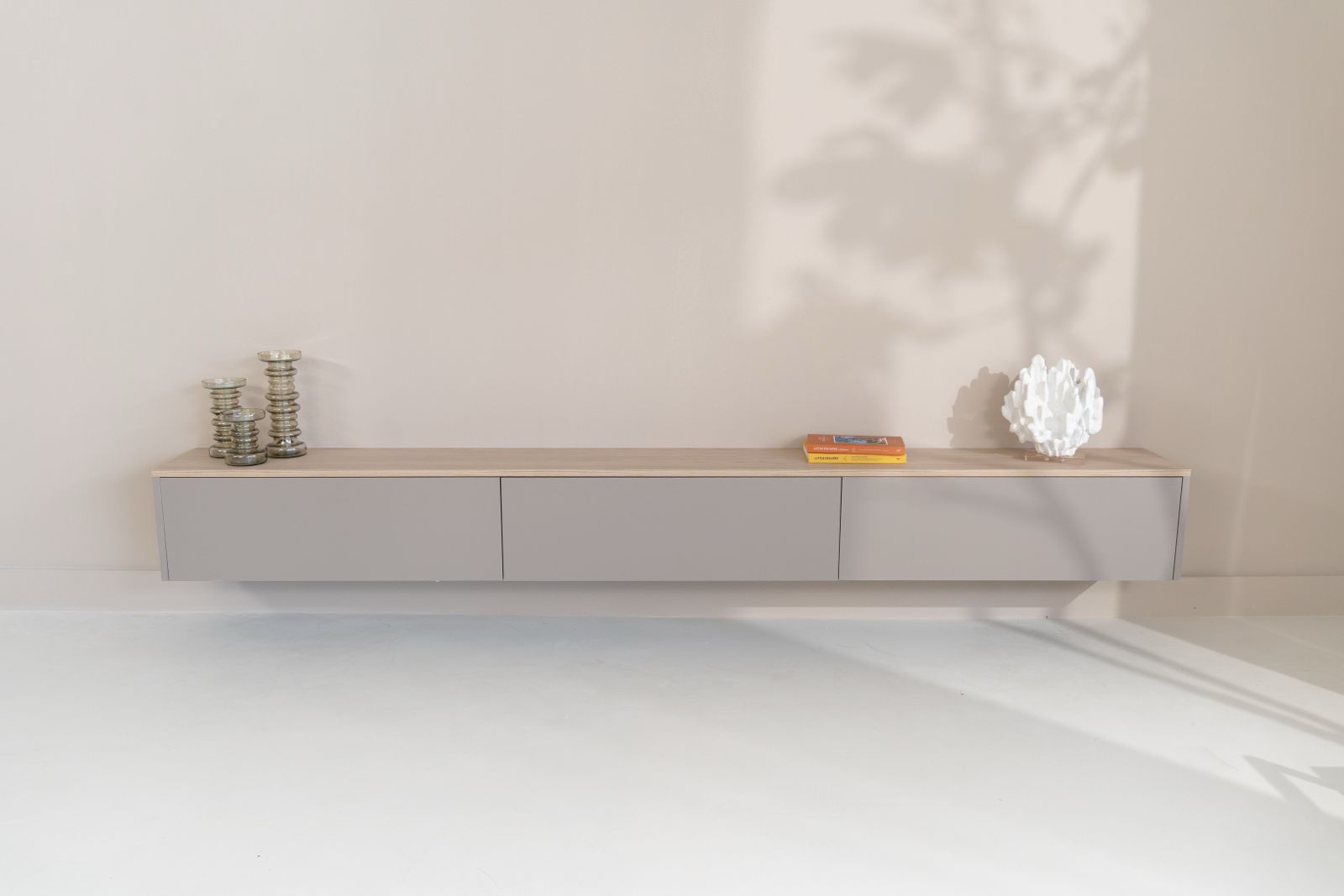 Tv-meubel Gregor - Zwevend - Grijs - Melamine - 3 kleppen