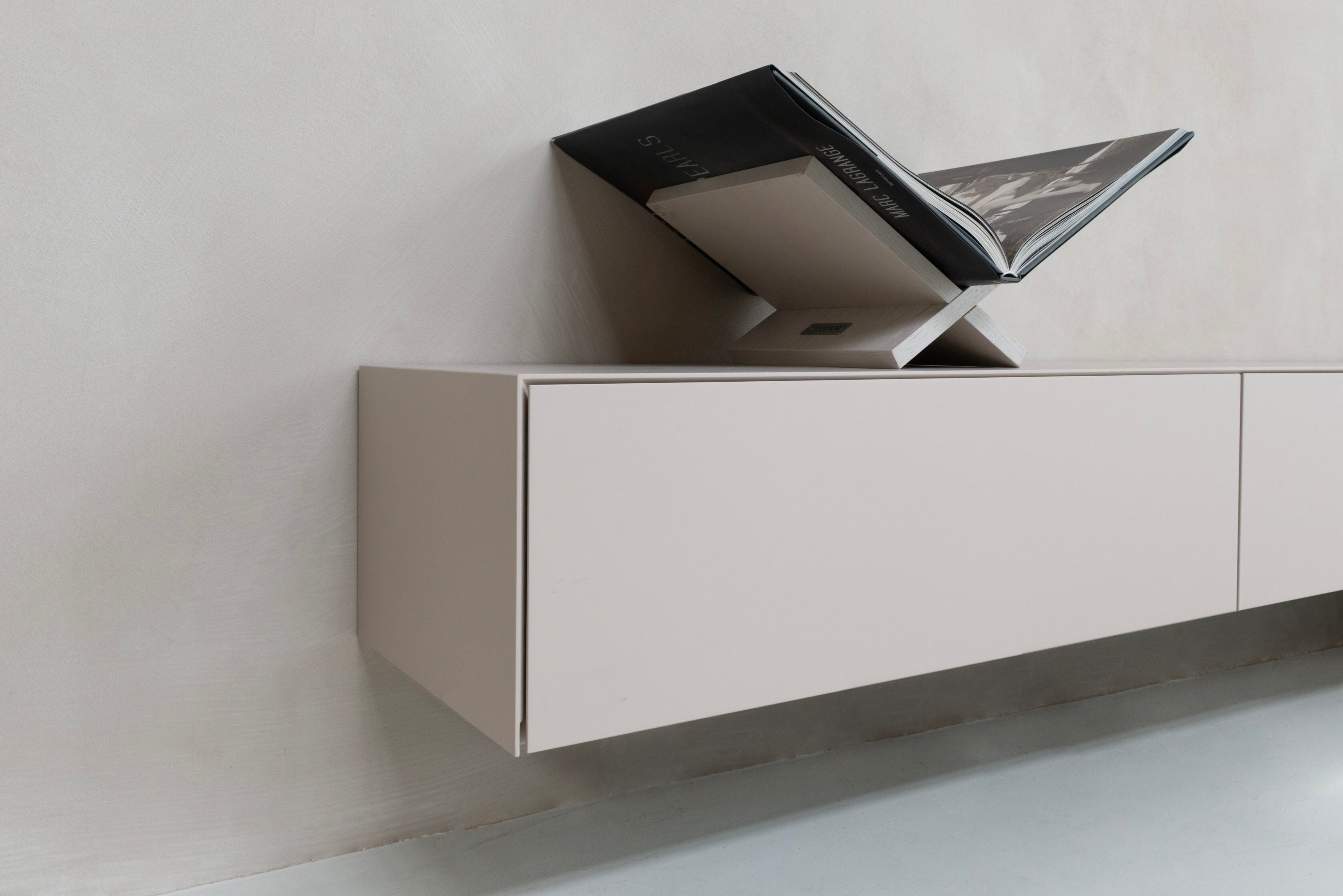 TV-meubel Zyan - Zwevend - Beige - MDF - 3 kleppen - Open vak