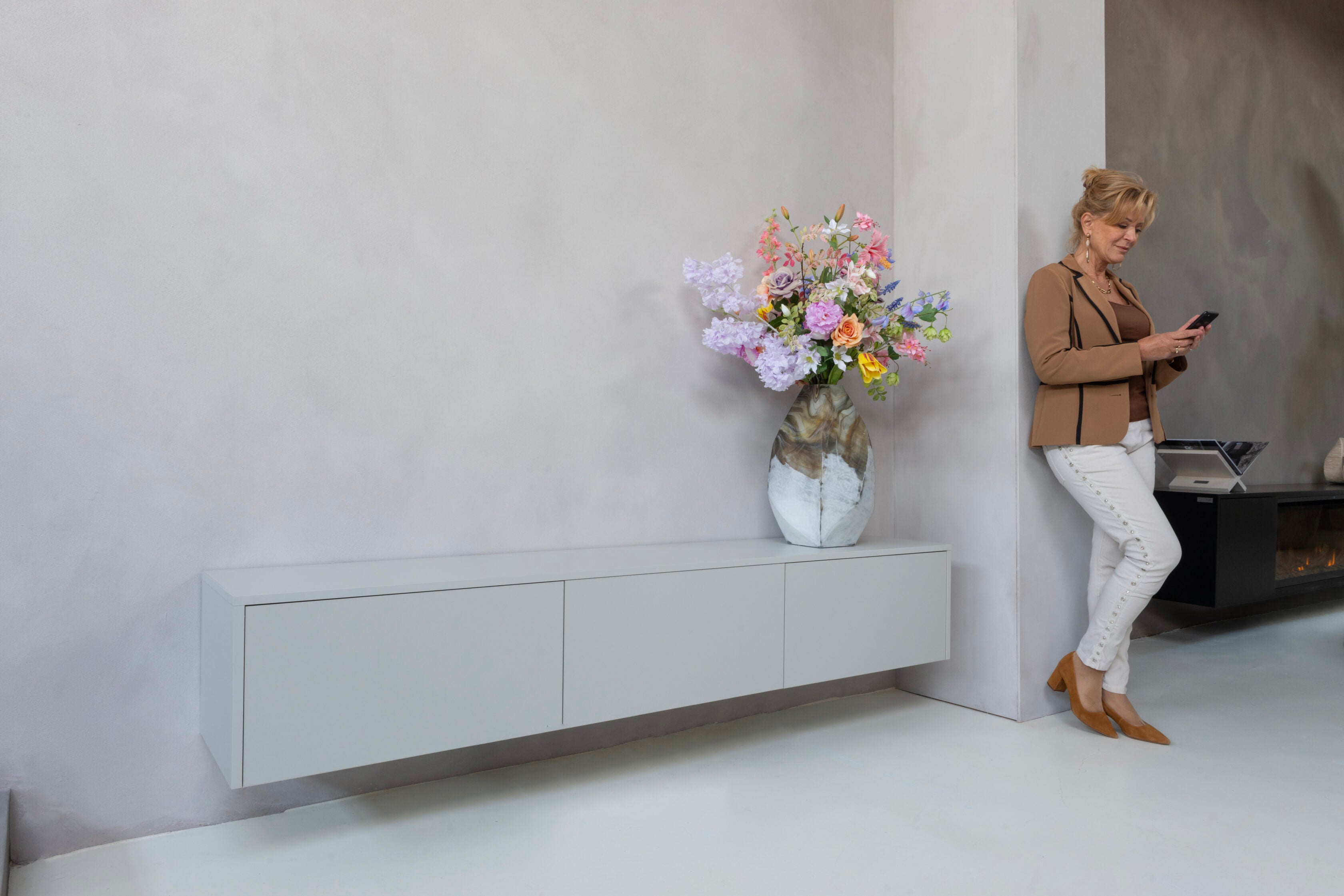 TV-meubel Murphy - Zwevend - Grijs - Melamine - 3 kleppen