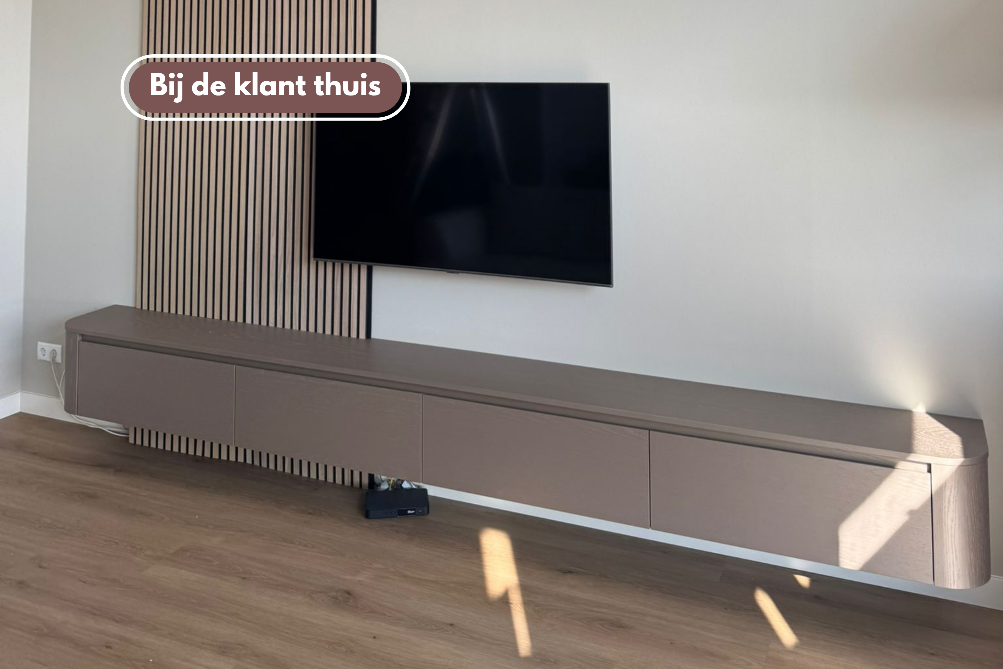TV-meubel Runa - Zwevend - Eiken - 4 kleppen