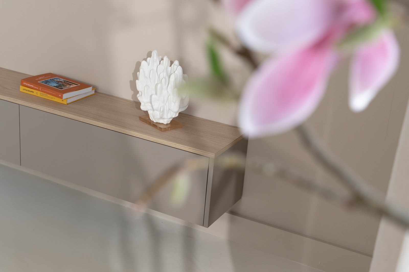 Tv-meubel Gregor - Zwevend - Grijs - Melamine - 3 kleppen