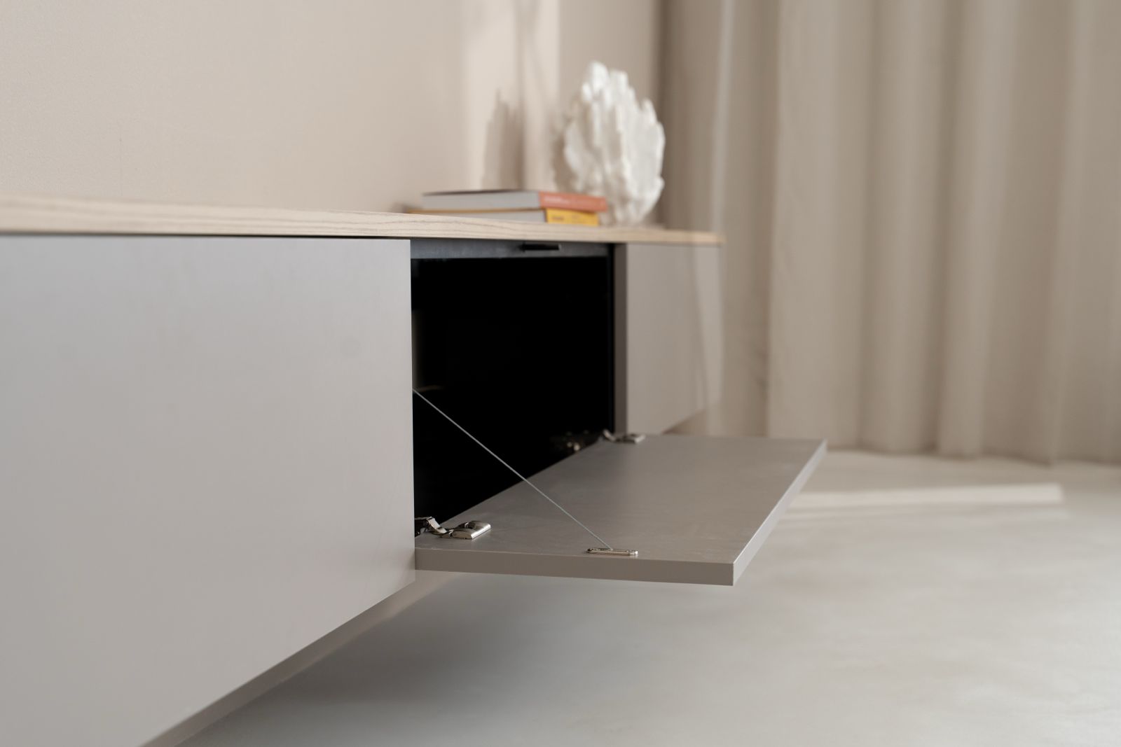 Tv-meubel Gregor - Zwevend - Grijs - Melamine - 3 kleppen