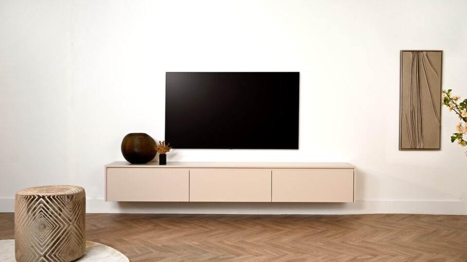 Modern zwevend tv meubel met 3 kleppen met greeplijst