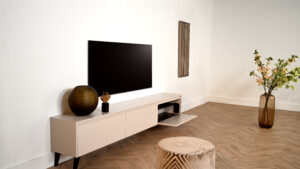 Maeve | tv meubel op zwarte retro pootjes | 3 Kleppen | MDF | 180 – 300 cm