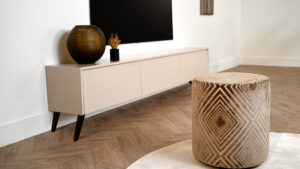 Maeve | tv meubel op zwarte retro pootjes | 3 Kleppen | MDF | 180 – 300 cm