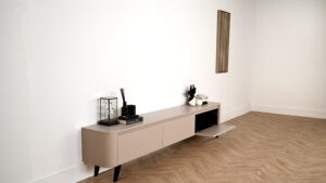 Runa | tv meubel op zwarte retro pootjes | Eiken | Rond Design | 3 Kleppen | 180 – 300 cm