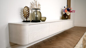 Runa | Zwevend tv-meubel | Eiken | Rond Design | 4 Kleppen | 220 – 400 cm