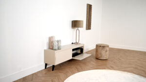 Maeve | tv meubel op zwarte retro pootjes | 2 Kleppen | Eiken | 120 – 160 cm