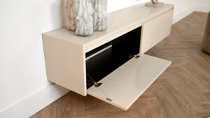 Maeve | Zwevend TV meubel | 2 Kleppen | Eiken | 120 – 160 cm