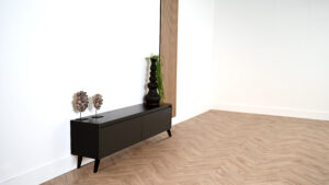 Maeve | tv meubel op zwarte retro pootjes | 2 Kleppen | MDF | 120 – 160 cm