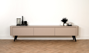 Runa | tv meubel op zwarte retro pootjes | Eiken | Rond Design | 3 Kleppen | 180 – 300 cm